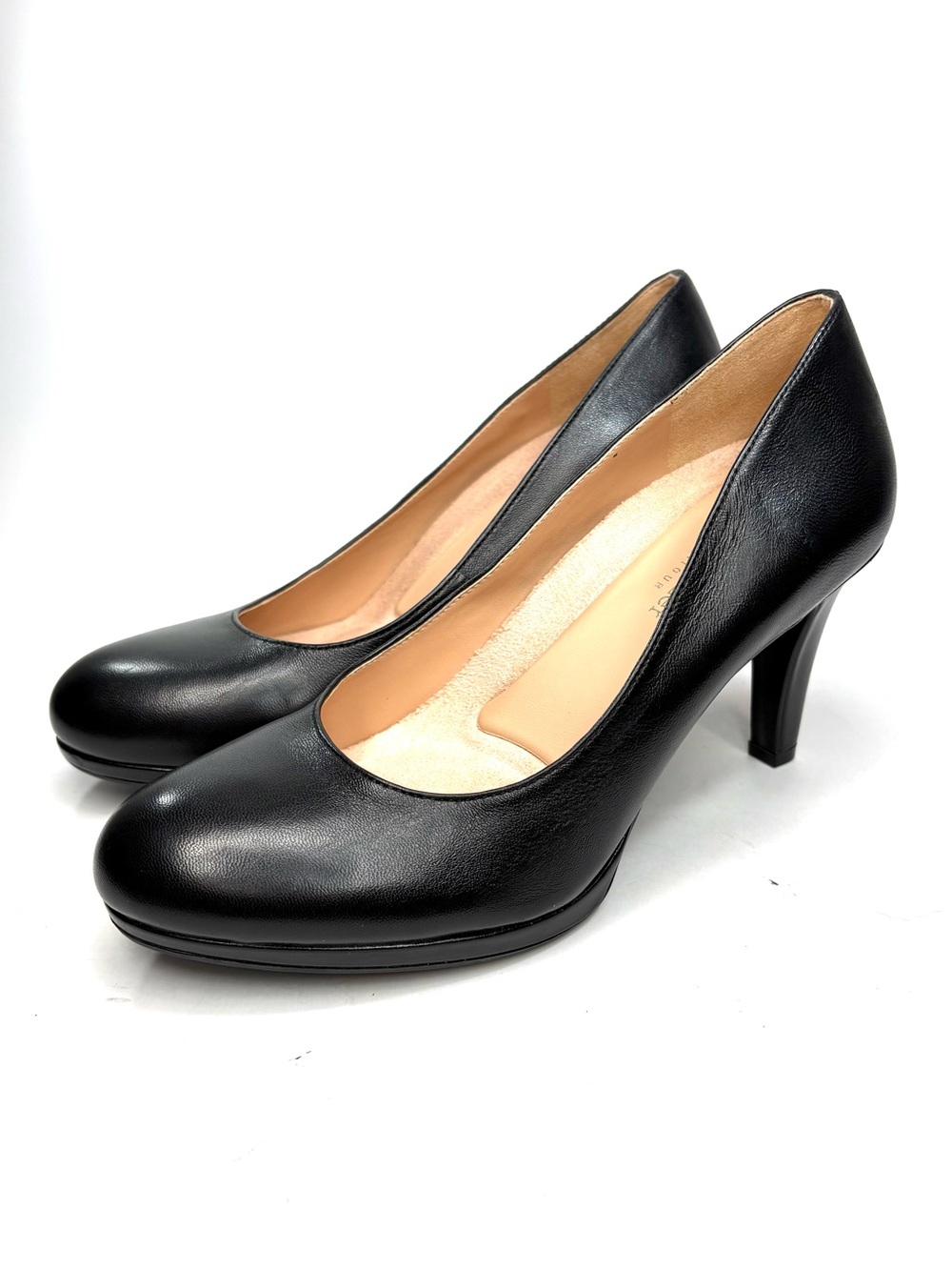 Naturalizer Black Leather Pumps | 7